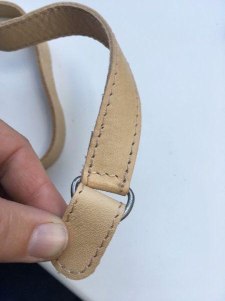 20 Stitched and adjustable bag straps