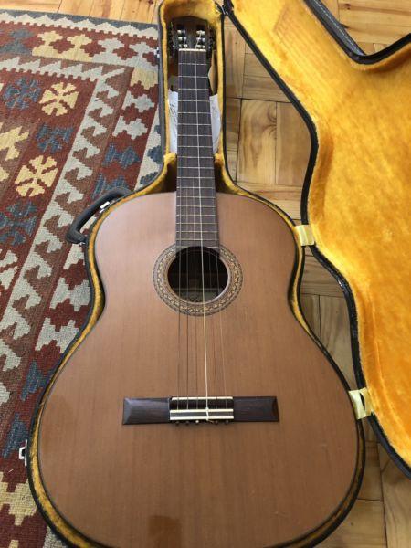 Aria classical guitar made in Japan, vintage 1974 in mint condition with case