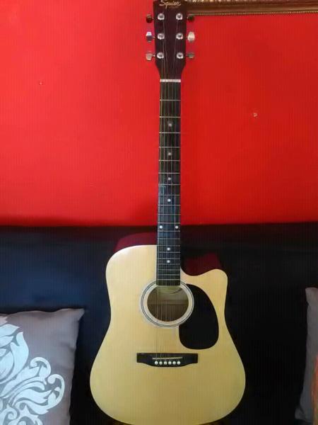 Squier electric acoustic with bag