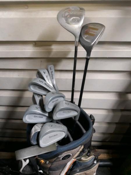 MacGregor Eye-o-matic golf club set in Callaway stand bag. Ladies/ teens length