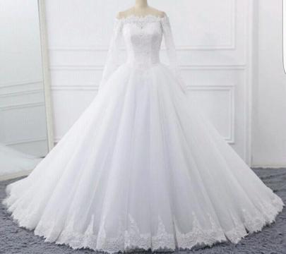 WEDDING DRESSES FOR HIRE R3000