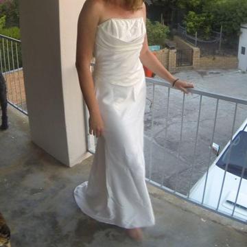Wedding dress. Of white. Size 36