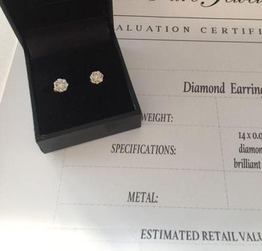 STUNNING diamond earrings!!!!! NEW in box!!! Worth R15 000!!!