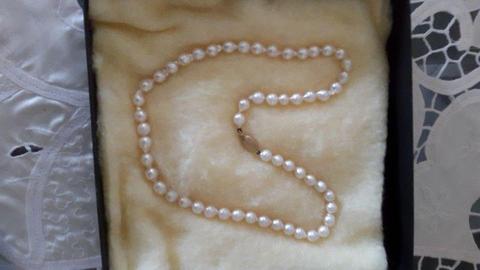 9ct gold genuine pearl necklace