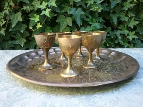 Brass tray with 6 small goblets