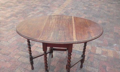 ANTIQUE EXPANDABLE TABLE