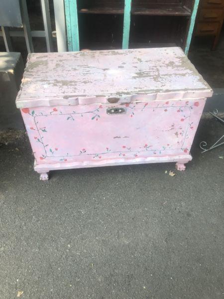 Antique painted kist with ball and claw feet1m w x 550d x 650h.R1500 onco
