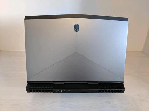 Alienware 15 GTX1050Ti / i5-7300HQ / 16GB Ram / 256SSD / G-Sync Screen