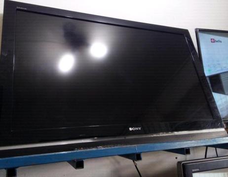 Sony bravia 40 inch LCD FHD TV with original remote control (wall mounteable only)