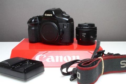 FULL FRAME Canon 5d mk1 camera with a 50mm f1.8mm lens