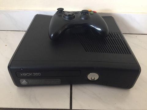 XBOX 360 Console with Controller