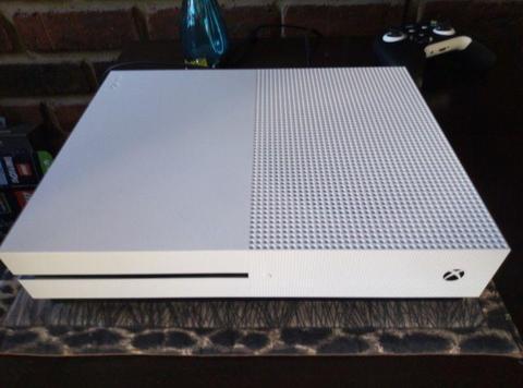 Brand new 1 month old Xbox one S 1T B for sale with fifa 19 and GTA 5 AND charging cover for remote