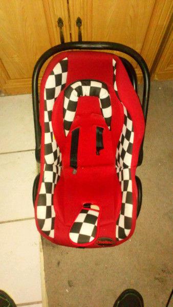 Baby car seat and baby bath for sale