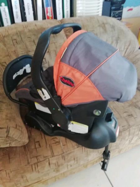 Chelino carseat plus isofix base