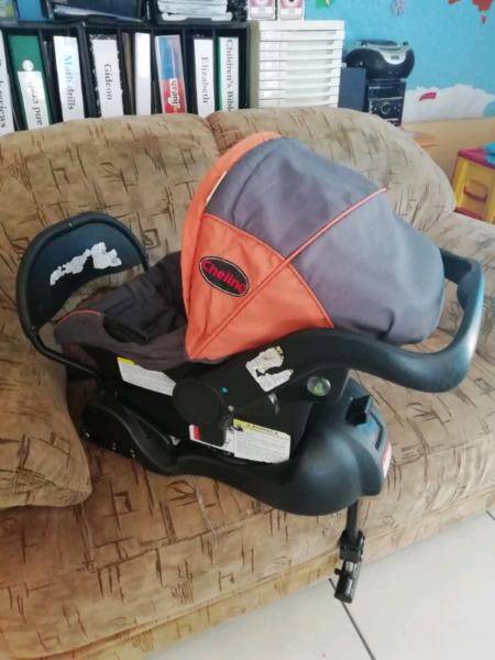 Chelino carseat /carrier /rocker with isofix base 0-13kg