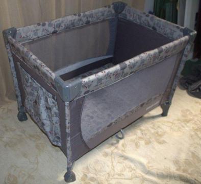 Safeway Basico Baby Cot - R600.00