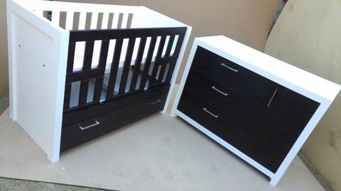 Squareline Baby Cot and Compactum Combo – Code Sur 13 - R5999.00