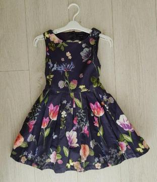 Girls Imported Dresses Age 5-6. Pre loved, good condition