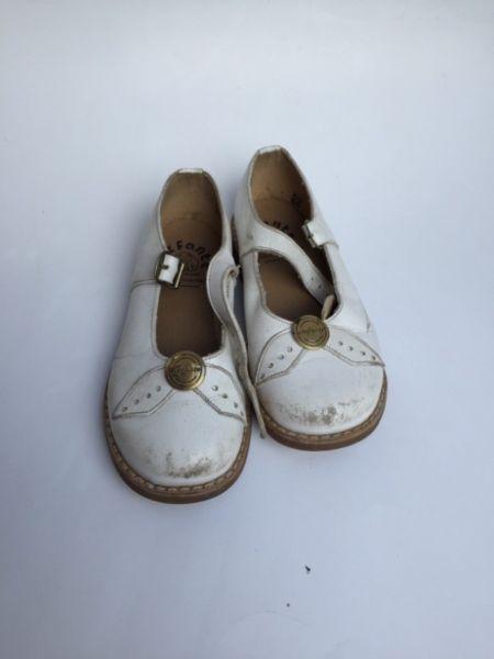 Child’s white leather Elefante shoe with strap