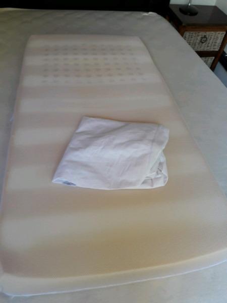 Baby / cot linen / bedding
