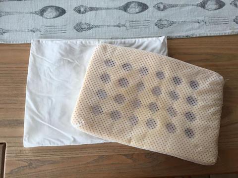 Baby pillow, breathable