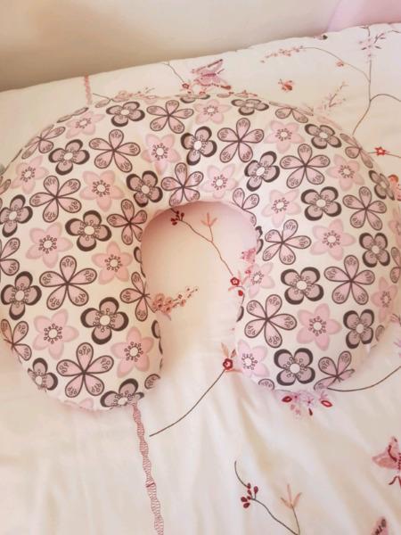 Breastfeeding pillow