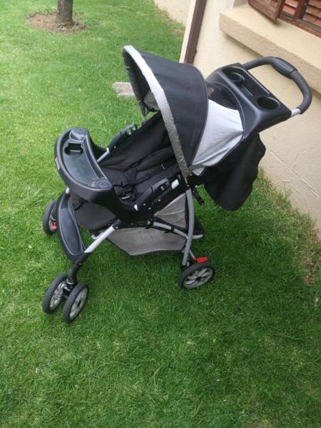 Selling used Graco set for R600