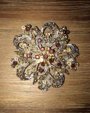 Vintage diamanté broach