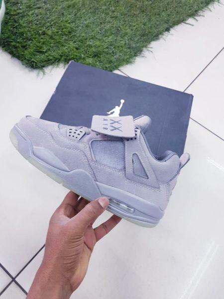 Jordan 4 retro Kaws