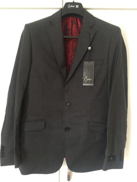 Brand new Carducci mens suit (100% wool)