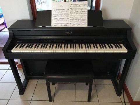 Roland HP207 digital piano