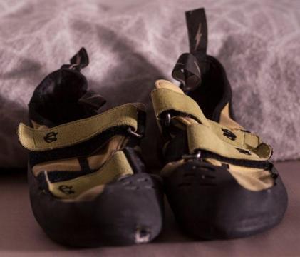 Evolv Pontas climbing shoes (UK 9.5)