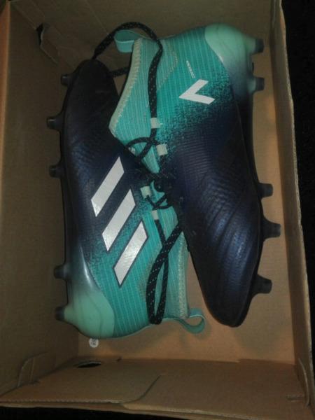 adidas soccee boots size 6 and a half