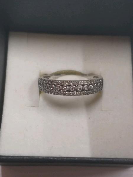 14KT Diamond Band / Ring