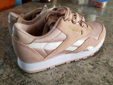 Classic Reebok. Size 3 1/2