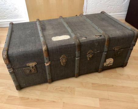Vintage trunk/suitcase