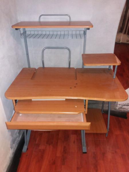 Computer stand for sale for R200