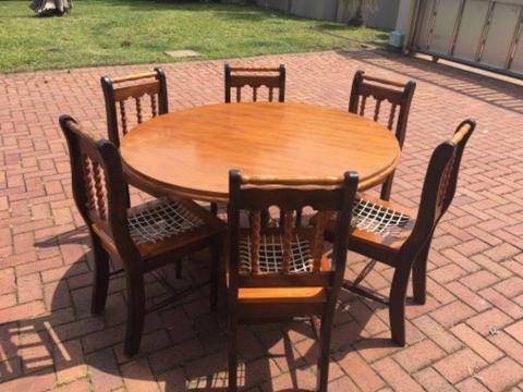Solid wood 6 seater riempie dining room set