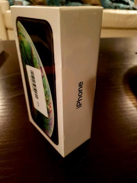64GB SPACE GREY IPHONE XS BRAND NEW SEALED IN THE BOX WITH ALL ACCESSORIES AND WARRANTY