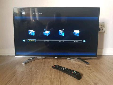 32 Inches JVC LED TV with Remote/ Great condition