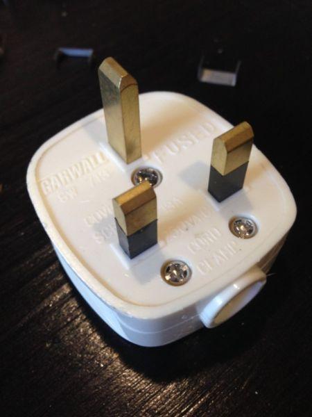 UK square 3-pin 13 Amp Fused Plugtop