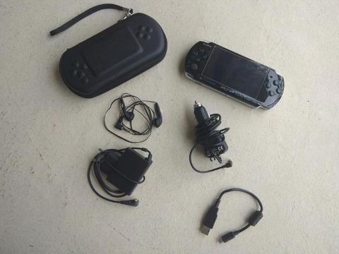 Psp 3004 with cables and 12 games