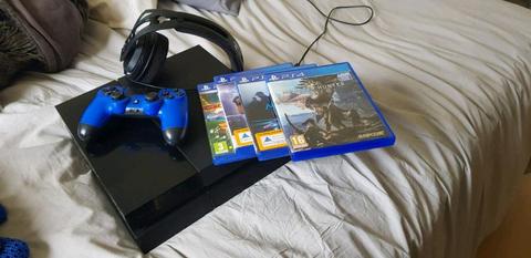 PS4 + controller + 5 games