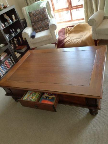 Coffee table with side drawers
