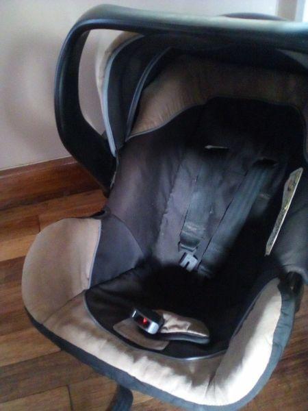 Carchair/carrier - Ad posted by Cindy Ford