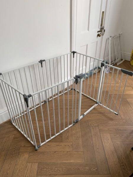 Safety gate and pen