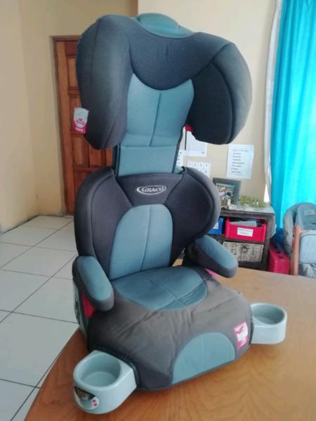Graco booster seat with cupholders and adjustable headrest 15-36kg