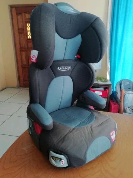 Graco booster seat with cupholders and adjustable headrest 15-36kg