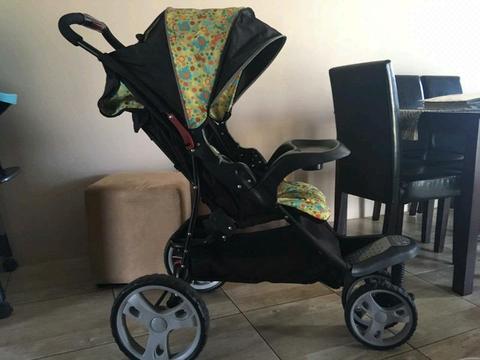 Chelino pram with matching snug and safe and car seat base