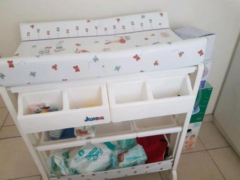 Baby changing compactum